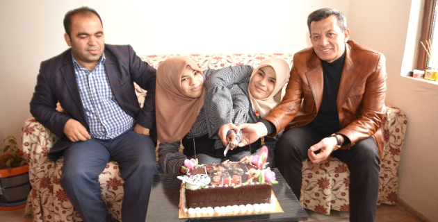 Siyam İkizleri 18 Yaşında