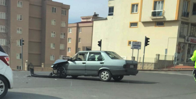 Kahramanmaraş’ta iki otomobil çarpıştı 4 yaralı