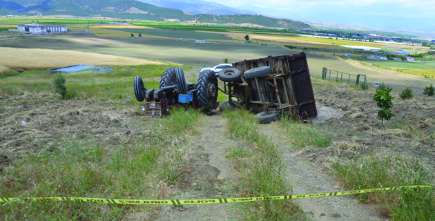 Kahramanmaraş’ta devrilen kum yüklü traktörün altında kalan sürücü öldü