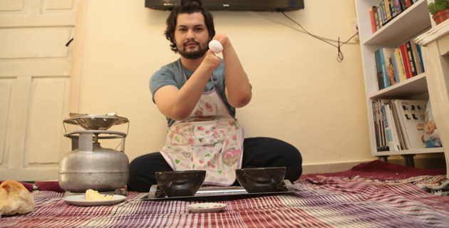 Elsiz ve ayaksız doğdu ama hayata sıkı sıkı sarıldı