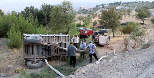 Kahramanmaraş’ta traktörün devrilmesi sonucu 3 kişi yaralandı