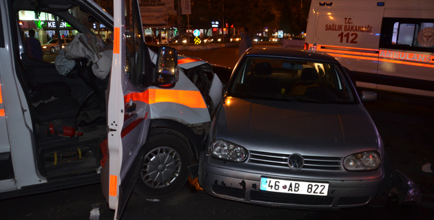 Kahramanmaraş’ta ambulans ile otomobil çarpıştı: 6 yaralı
