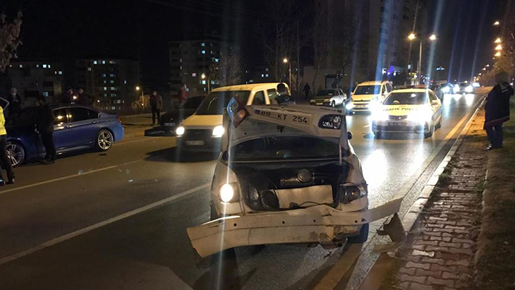 Kahramanmaraş’ta iki otomobilin çarpışması sonucu 1 kişi yaralandı