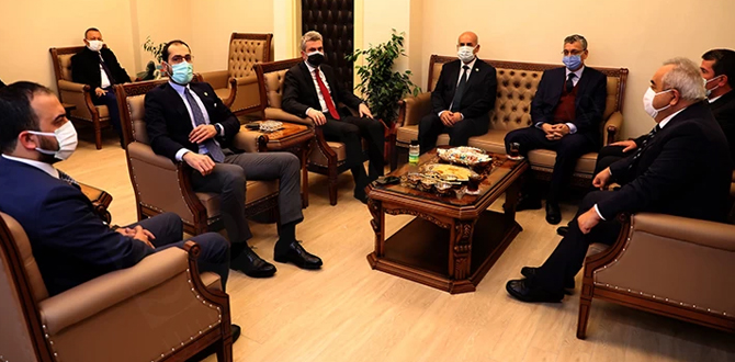 AK Parti Milletvekilleri KİÜ’yi ziyaret etti
