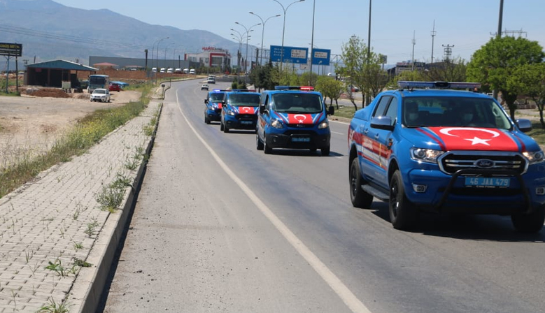 Kahramanmaraş’ta Jandarma ve polisten 23 Nisan’a özel konvoy