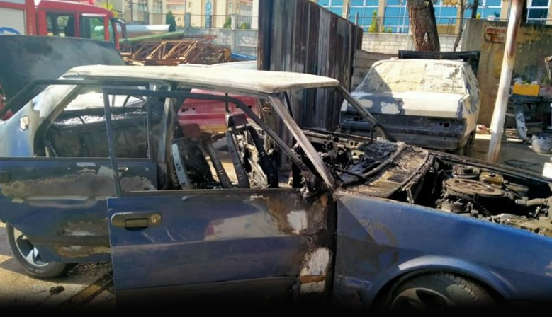 Kahramanmaraş’ta park halindeki otomobil yandı