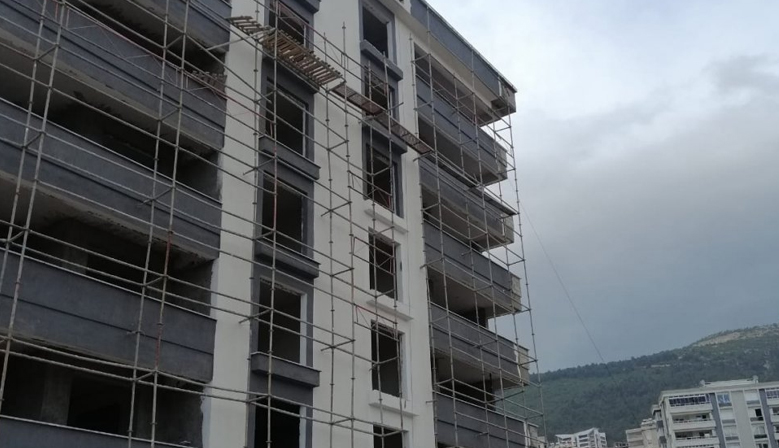 Kahramanmaraş’ta inşaat işçisi 5.kattan düştü