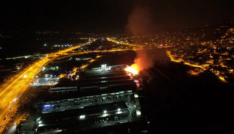 Kahramanmaraş’ta Mobilya fabrikasında korkutan yangın!