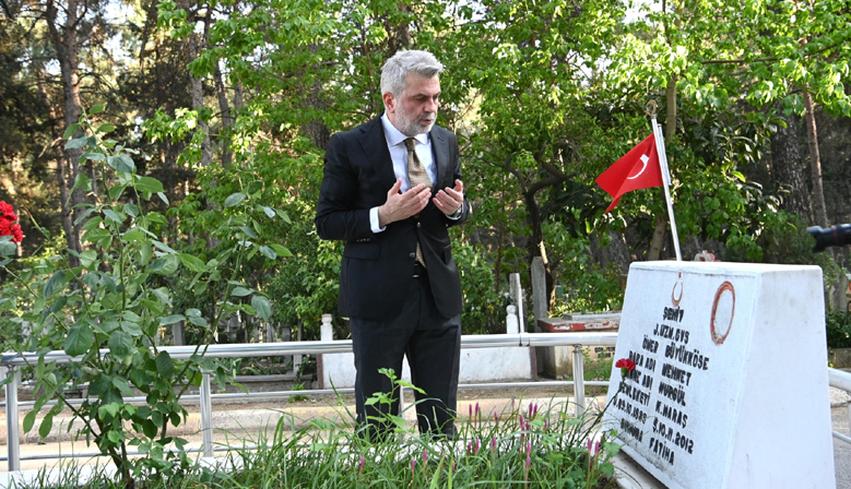 Başkan Görgel’den Bayramda Mezarlık Ziyareti