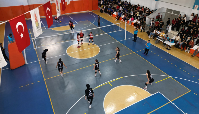 Onikişubat Belediyesi’nin Cumhuriyet Spor Şöleni’nde final heyecanı yaşandı