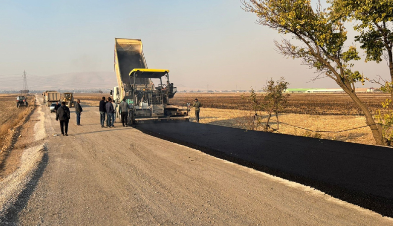 Elbistan’ın 4 Mahallesinde Yol Yenileme Çalışması