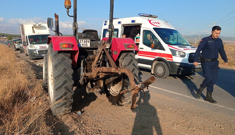 Kahramanmaraş’ta Traktörle Otomobil Çarpıştı: 1 Kişi Öldü, 3 Kişi Yaralandı