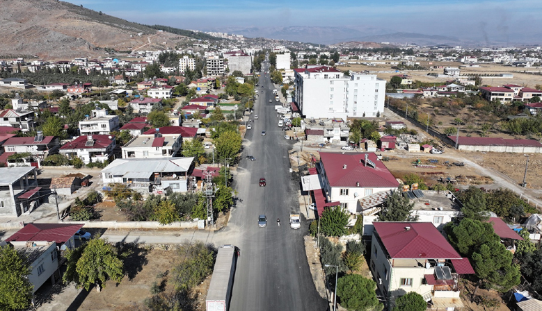 Türkoğlu’nda Mahir Ünal Caddesi Yenilendi