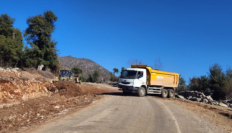 Andırın Kırsalına Ulaşan Grup Yolu Yenileniyor