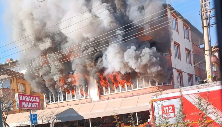 Kahramanmaraş’ta Market Deposunda Korkutan Yangın