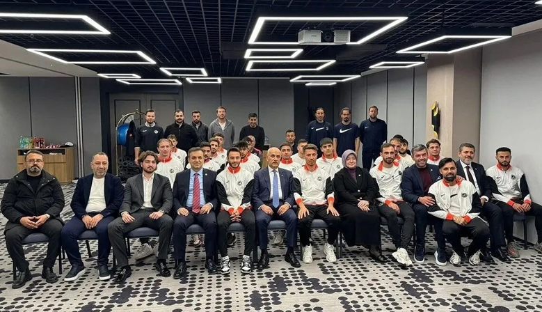 AK Partili Milletvekilleri, İstiklalspor’a Moral Ziyareti