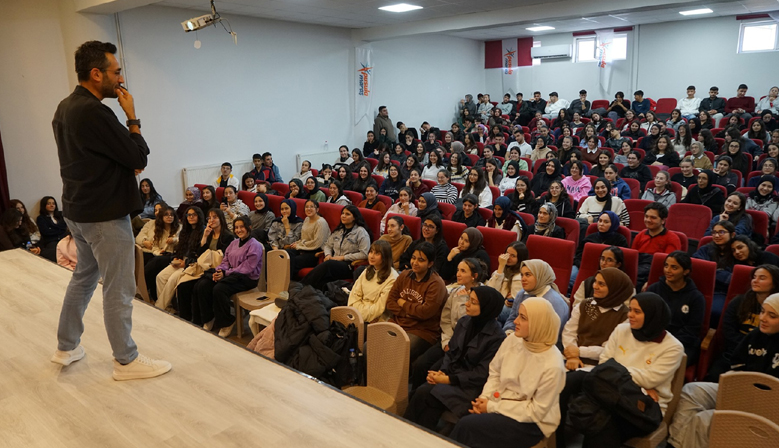 Pusula Maraş’tan Gençlere Sınav Yolculuğunda Destek