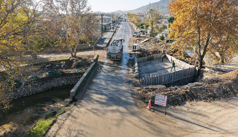Türkoğlu Şekeroba’da Ulaşımı Rahatlatacak Köprü