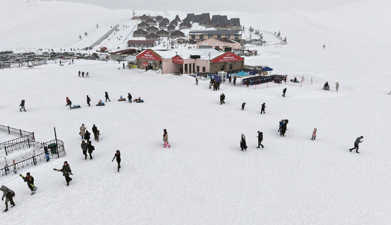 Akdeniz’in Kayak Merkezi Yedikuyular’a Yoğun İlgi