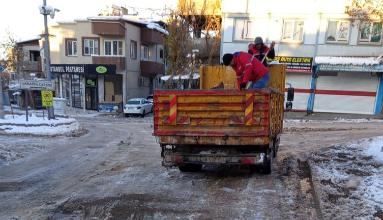 Kahramanmaraş’ta Buzlanmanın Önüne Geçmek İçin Ekipler Sahada