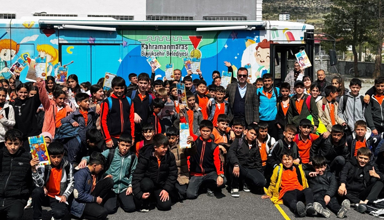 Mobil Kütüphane ile Kitapların Büyülü Dünyası Kırsala Taşındı