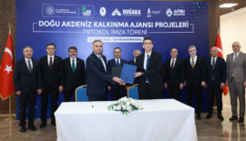 Başkan Toptaş, Bakan Fatih Kacır’ın katıldığı imza töreninde ONİKAD’ın protokolünü imzaladı