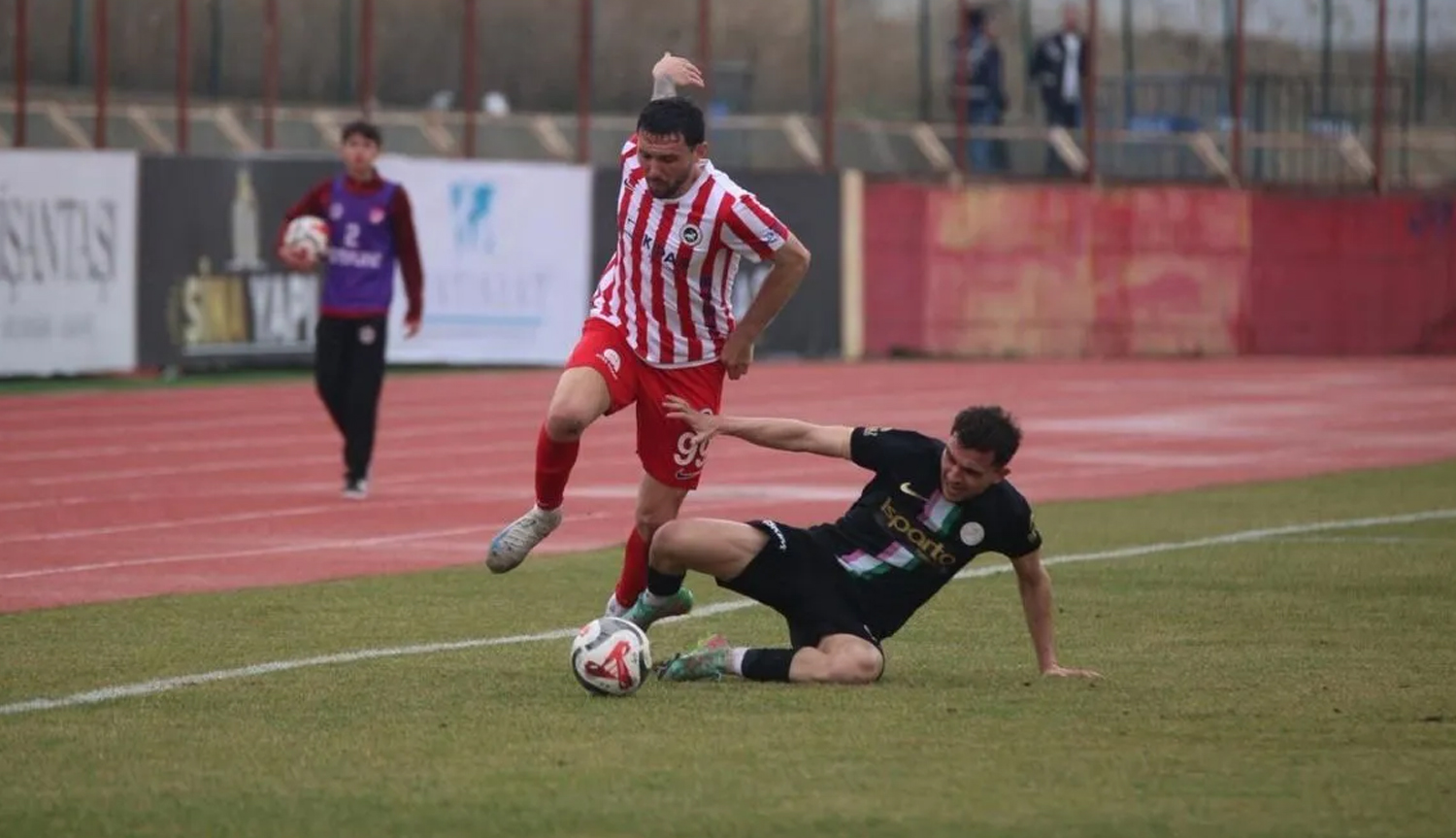 İstiklalspor, Kendi Sahasında 2-1 Kazandı