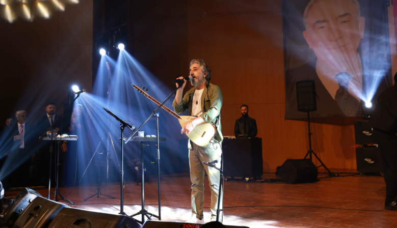 Kurtuluş Coşkusu Ali Kınık Konseriyle Taçlandı