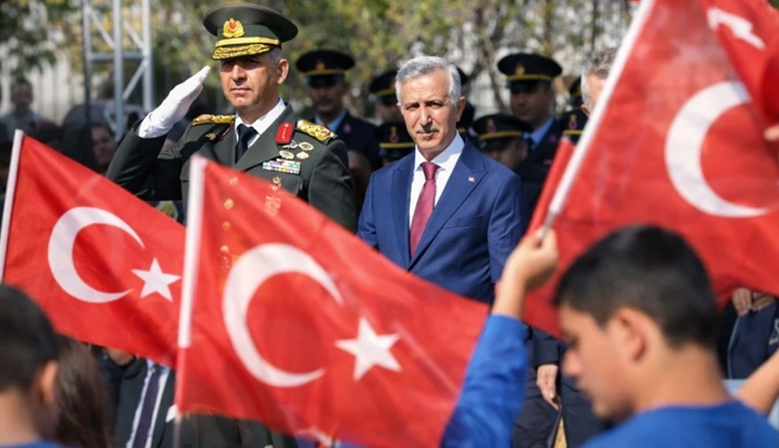 Vali Ünlüer’den “Bayrak Sevgisi” Çağrısı