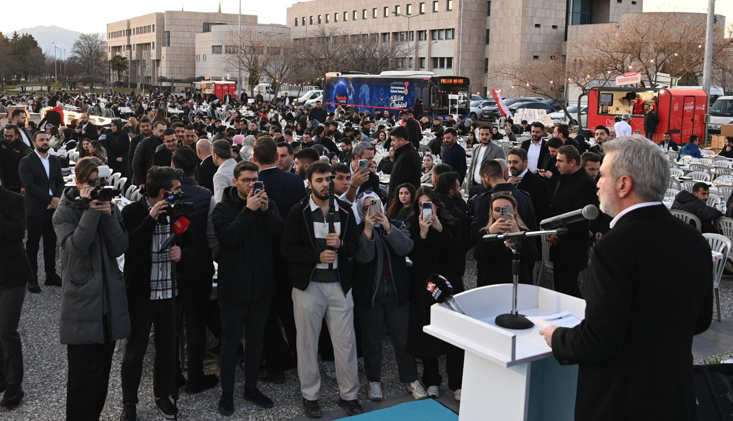 “Her Çalışmamızın Merkezine Gençlerimizi Alıyoruz”