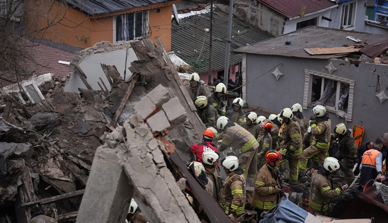 İstanbul Fatih’te 2 bina çöktü