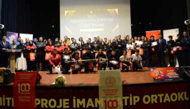 KSÜ Yönetimi TEKNOFEST Başarısını Paylaşan Öğrencilerin Ödül Törenine Katıldı