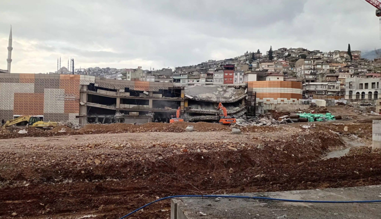 Kahramanmaraş’ta Milyonluk Arasa Otopark Yıkılıyor
