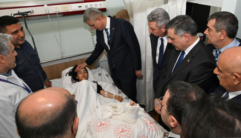 Bakanlar KSÜ Tıp Fakültesi Hastanesinde Yaralı Öğrencileri Ziyaret Etti