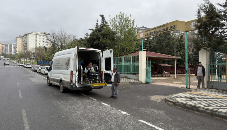 Büyükşehir, Sınav Günü de Özel Gereksinimli Vatandaşları Yalnız Bırakmadı