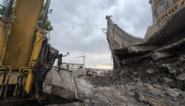 Kahramanmaraş’ta Arasa Otoparkı Yıkımında Kepçe Operatörü Enkaz Altında Kaldı