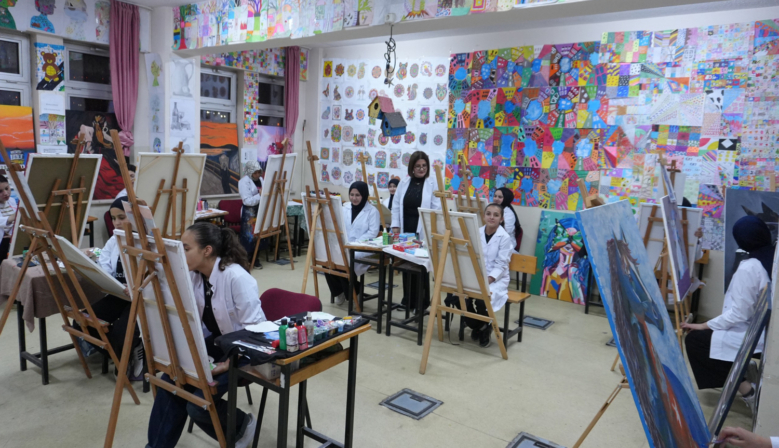 TOKİ Yıldız Kız Mesleki ve Teknik Anadolu Lisesi Pansiyon Öğrencilerine Resim Kursu Veriliyor