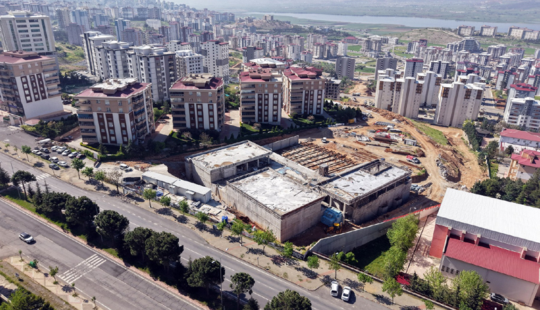 Kahramanmaraş’ın Yeni Nesil Gençlik ve Spor Kompleksi Hızla Yükseliyor