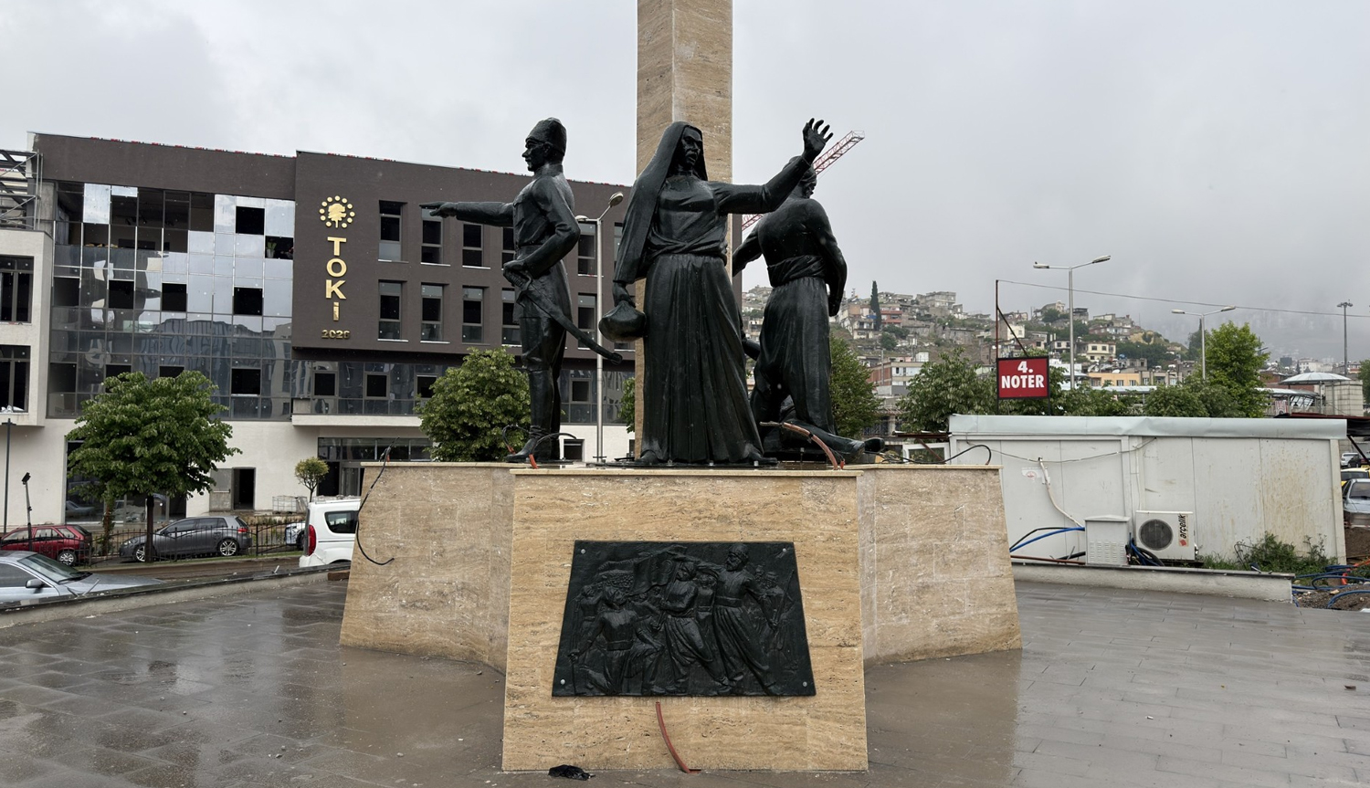 Kıbrıs Meydanı’ndaki Anıt Yeniden Ait Olduğu Yerde