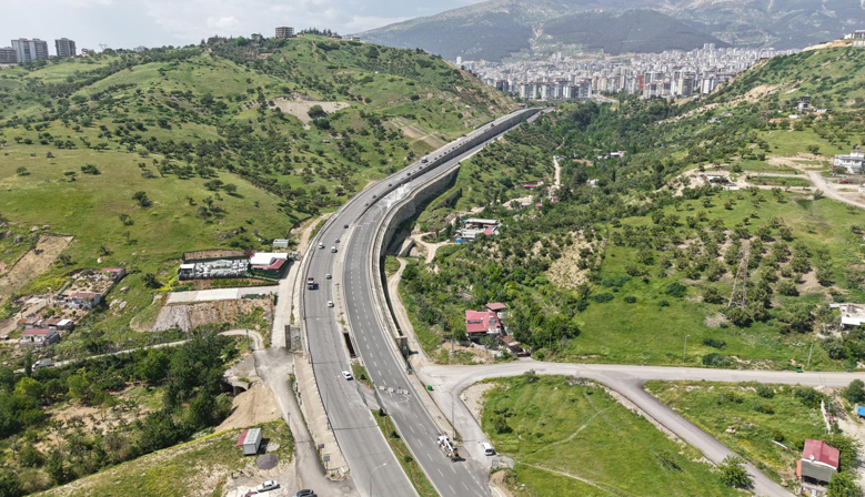 Sümbüllü Caddesi Çift Yönlü Olarak Trafiğe Kapatıldı!