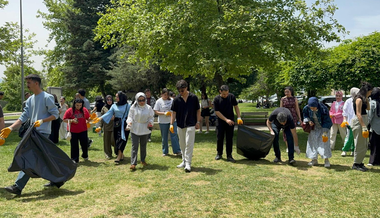 Üniversite Gençlerinden “Atıksız Piknik” Etkinliği