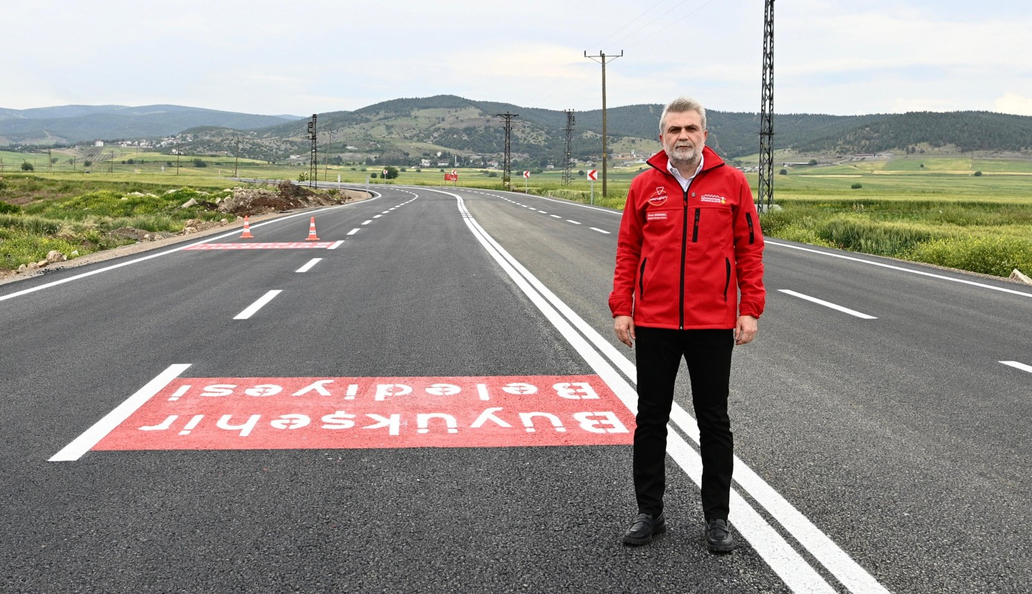 Başkan Fırat Görgel’in liderliğinde asvalt çalışmaları sürüyor