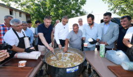 Başkan Toptaş, Dönüklü Mahallesi sakinleriyle aşure sofrasında buluştu