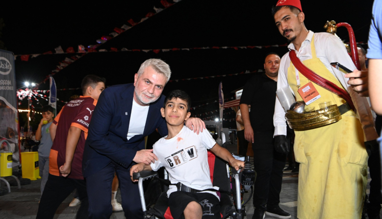 Başkan Görgel, Ağustos Fuarı’nda Esnaf ve Vatandaşlarla Buluştu