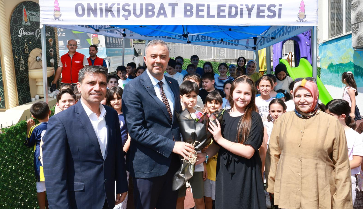 Başkan Toptaş, minik öğrencilerin davetine kayıtsız kalmadı