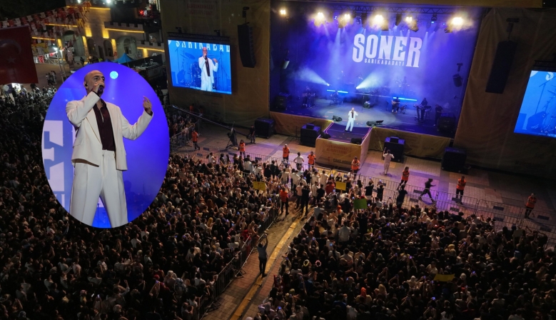 Zafer Bayramı Coşkusu Soner Sarıkabadayı Konseriyle Taçlandı