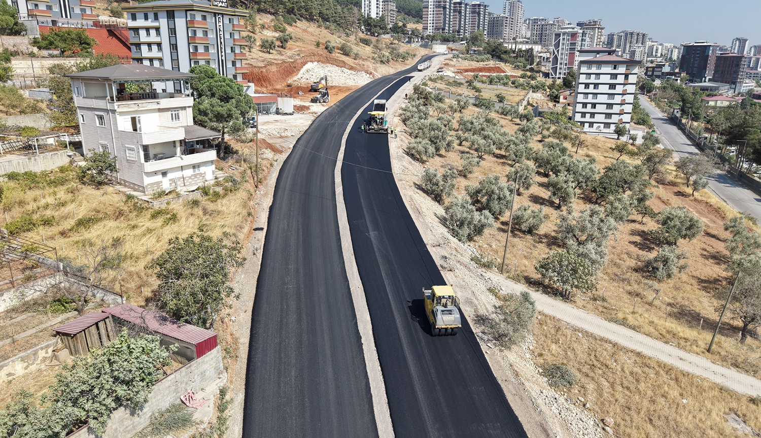Doğu-Batı Ulaşımına Nefes Olacak Güzergâhta Asfalt Mesaisi Sürüyor
