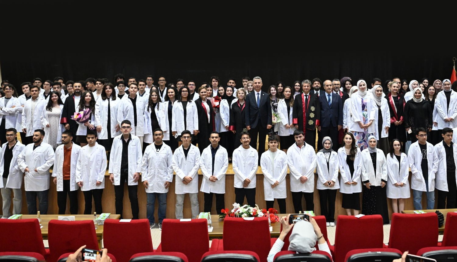 KSÜ Tıp Fakültesi Birinci Sınıf Öğrencileri Beyaz Önlüklerini Giydi