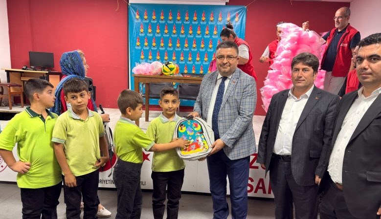 Onikişubat Belediyesi’nden kırsal mahallelerdeki 8 bin öğrenciye kırtasiye seti desteği