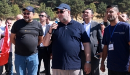 YALNIZ ARDIÇ’TA GÖKYÜZÜ RENKLENDİ, FESTİVALİNİN İLK GÜNÜ COŞKUYLA TAMAMLANDI